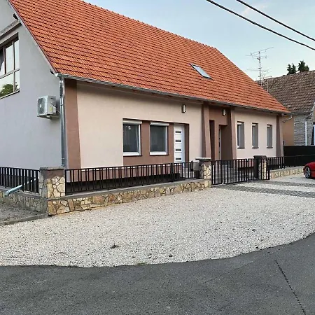 Napsugar Apartmanhaz Harkany